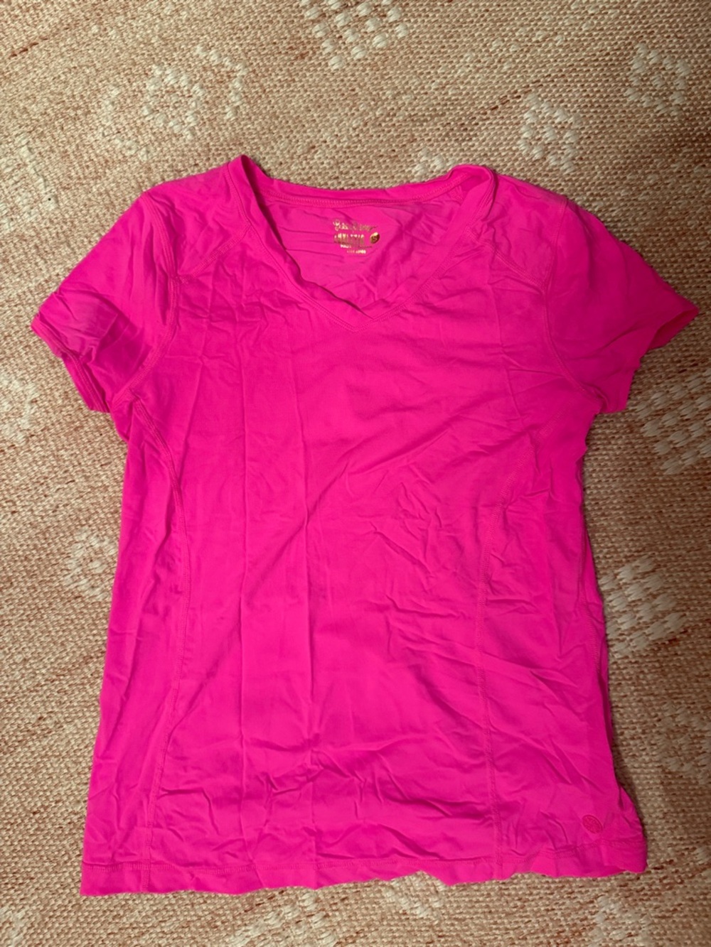 Lilly Pulitzer Luxletic V-neck Renay Active Tee in Raz Berry Size S